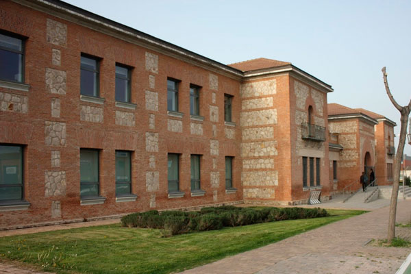 DA2 (Domus Artium 2002)
